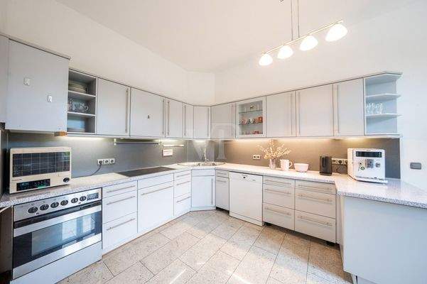 helle Küche mit viel Platz