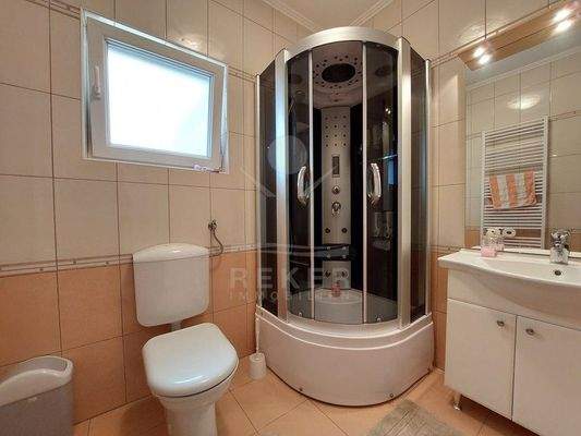 Die Hydromassage-Dusche