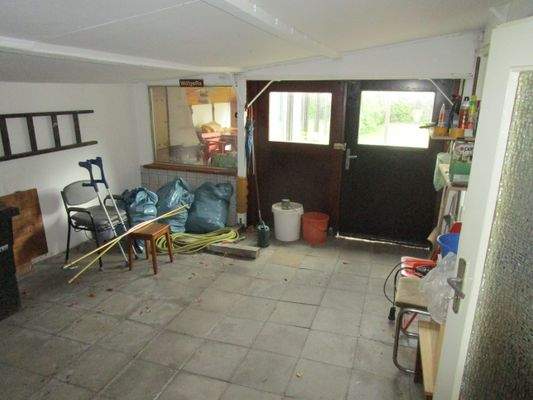 116. Garage des Hauses..JPG