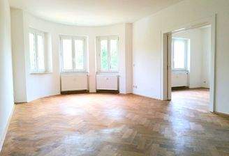 Wohnzimmer mit Parkett