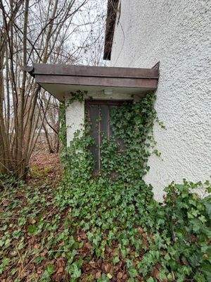 Eingang zum Gebäude - Altbestand