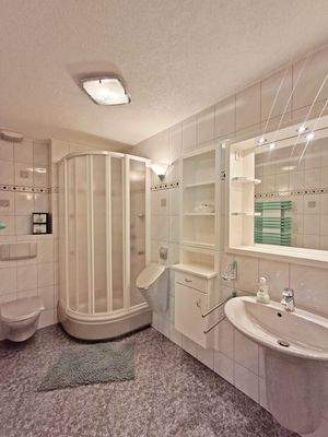 Gäste-Bad im Untergeschoss