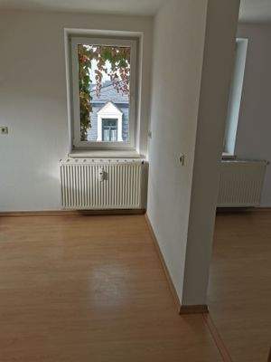 Küche mit Durchgang Wohnzimmer.jpg