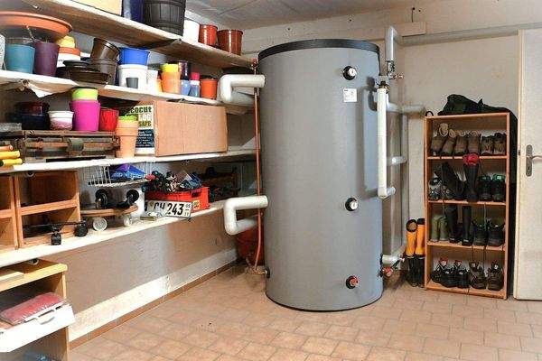 EG Warmwassersp. f. Solar Inhalt 825 Liter.