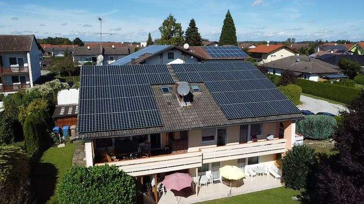 Dach mit PV-Anlage- 16,9 KWp