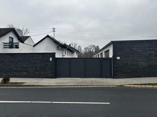 Einfahrt Tor geschlossen