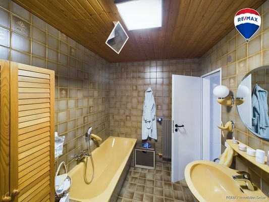 RE:MAX Immobilien DeLux Bad Schfalzimmer 2