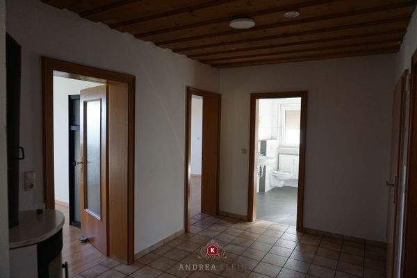 zurück in der Diele . . .