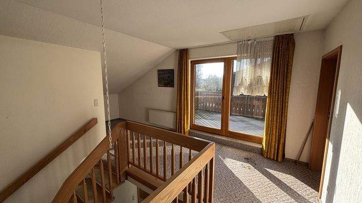 Treppenaufgang mit Blick auf den Sonnenbalkon