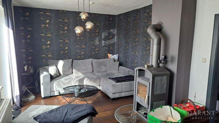 gemütliches Wohnzimmer mit Zugang zum großen Balko