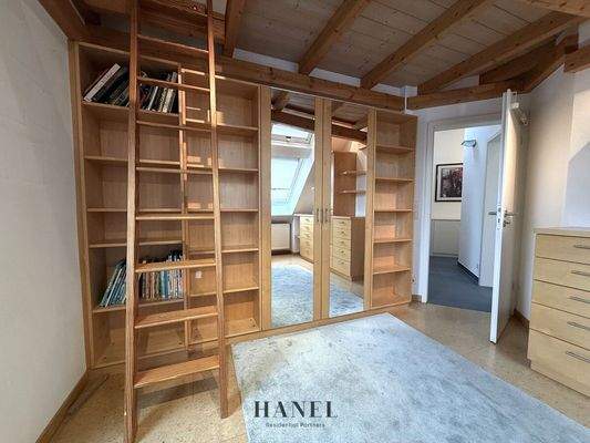 Zimmer mit Einbauten