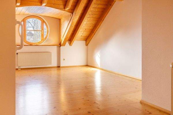 Licht, Holz & Wohngenuss – Charme pur auf drei Etagen mit Schwedenofen und stilvoller Wendeltreppe