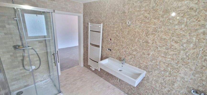 Bad mit Handtuchheizkörper