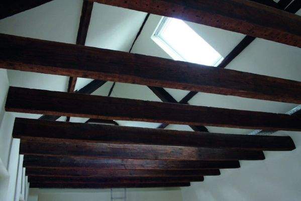 Giebel mit Dachfenstern