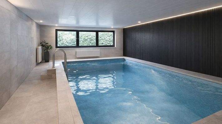 Beispiel: Schwimmbad