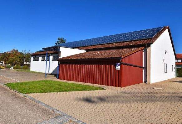 Blick auf den Hallenanbau