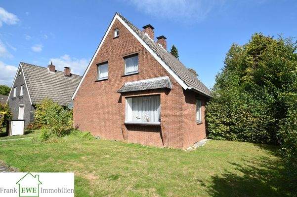 Hausansicht, Einfamilienhaus mit Garage zum Kauf in Düsseldorf Urdenbach, Frank Ewe Immobilienmakler Düsse