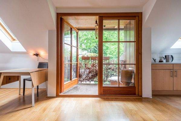 Bright living space in quiet green surroundings