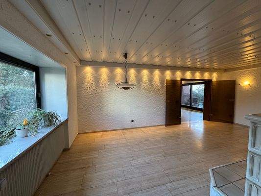 Esszimmer mit Kachelofen