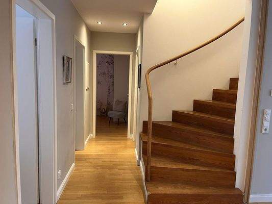 Flur und Treppenaufgang