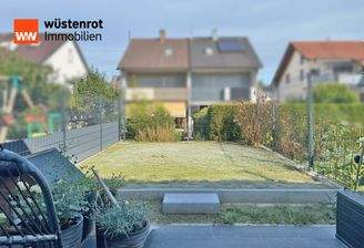 Terrasse mit kleiner Grünfäche