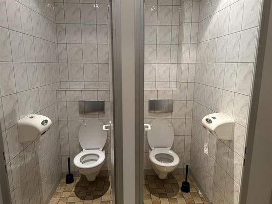 Damen sowie Herrentoiletten OG