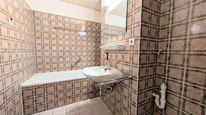 Badezimmer mit WM-Anschluss