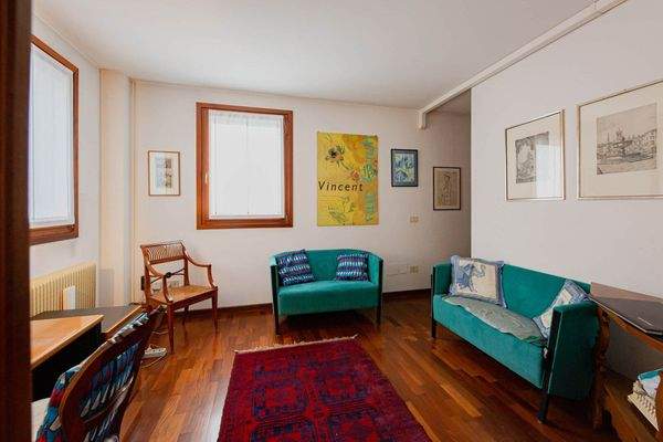 Eckhaus in Udine in der Via Grazzano