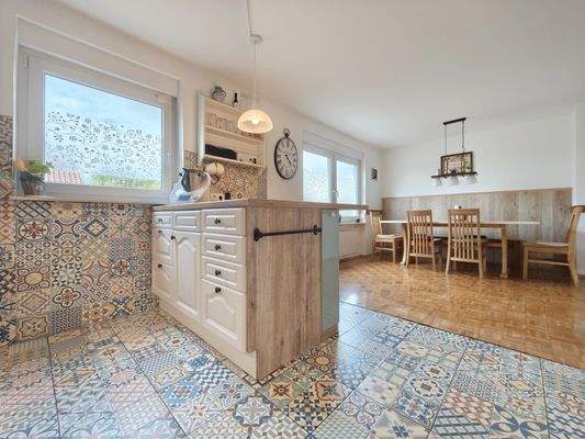 Wohnküche mit Esstisch