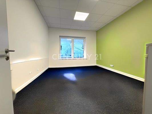 Büro 3 - Möbel entfernt