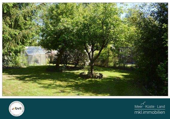 Blick zum Gewächshaus