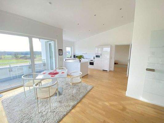 lichtdurchfluteter Essbereich