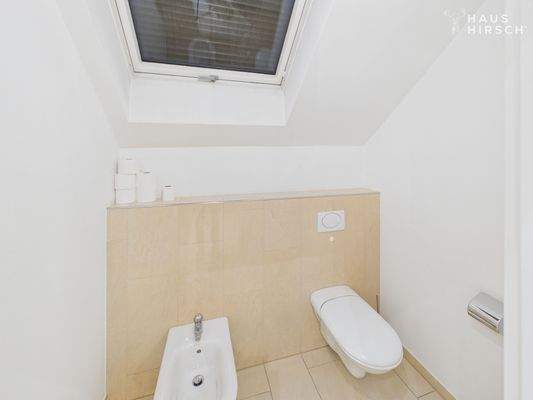 Separates WC inkl. Bidet im Badezimmer