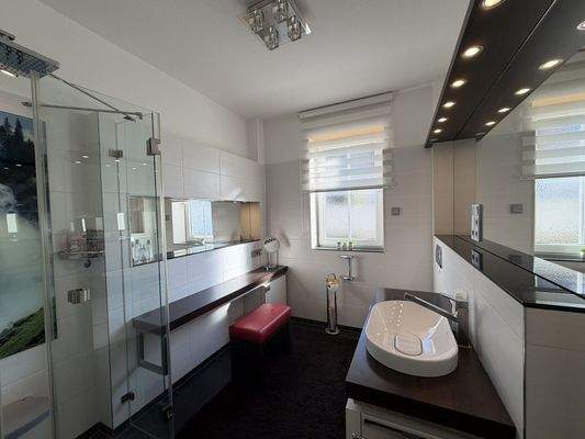 Tageslichtbad mit Dusche