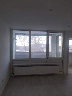 Wohnzimmer, Blick zum Balkon