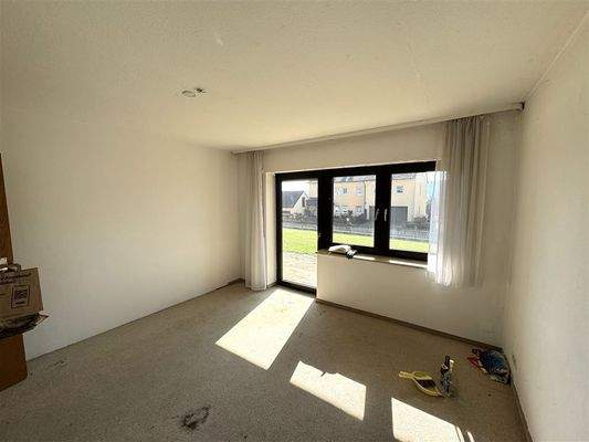 Schlafzimmer im Erdgeschoss mit Zugang zum Garten