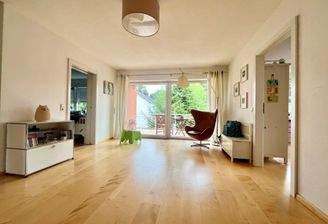 Studioraum im DG mit Zugang in drei Zimmer und Bad