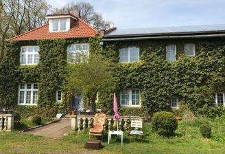 Großes Haupthaus mit derzeit 3 Wohneinheiten