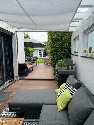 Freisitz mit Blick zum Garten.jpg