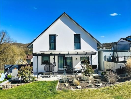 besonders sonnenverwöhntes Wohnen... die Westansicht des Hauses