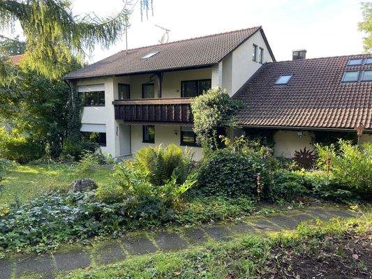 Hausansicht mit Einlieger-Anbau