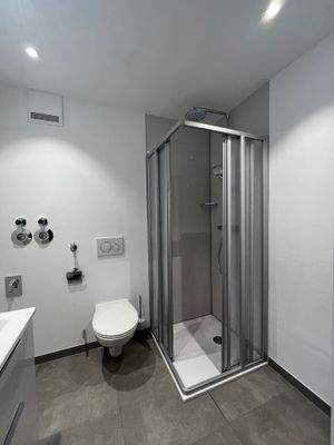 Badezimmer mit Dusche