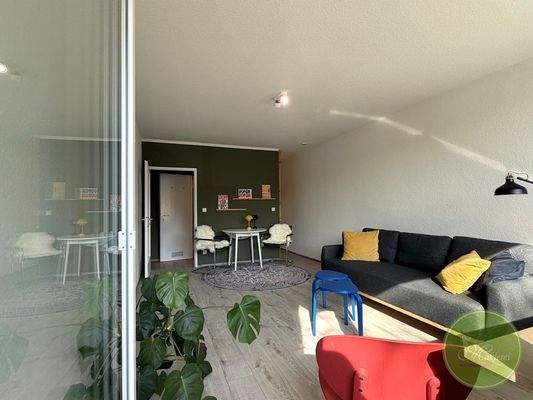 Blick vom Balkon nach innen. 