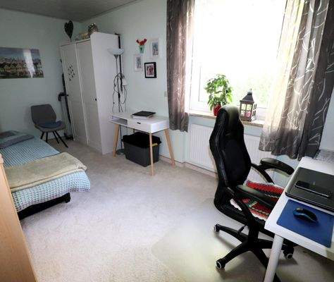 Elegantes Arbeits- oder Kinderzimmer