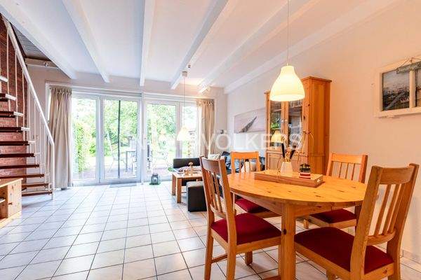 Lichtdurchflutetes Wohn-/Esszimmer mit direktem Zugang zur Terrasse