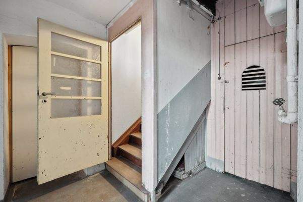 Abgang zum Keller, Kellervorplatz