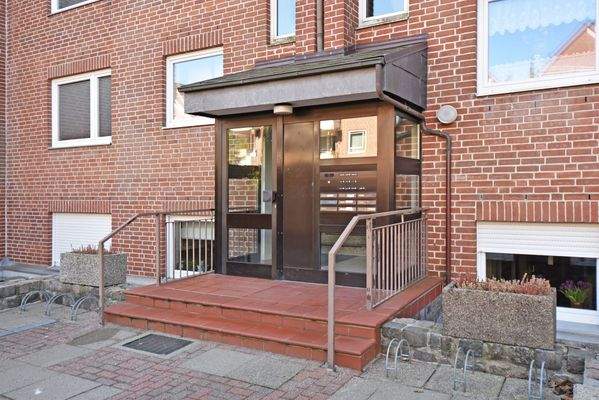 lichtverwöhnter Hauseingang