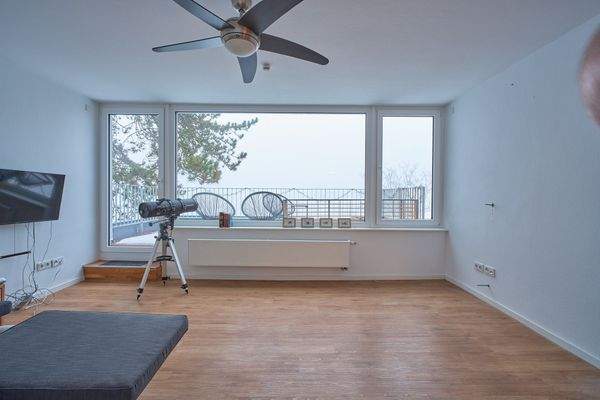 Schlafzimmer mit Zugang zur Dachterrasse