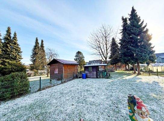 Mittlerer Gartenbereich mit Gartenhäußchen