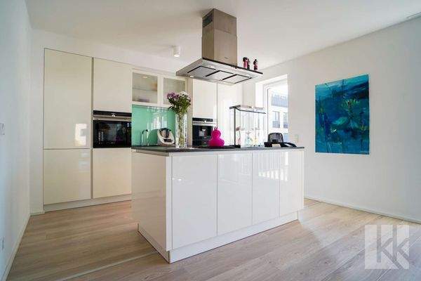 ...Luxuriöse Einbauküche mit...